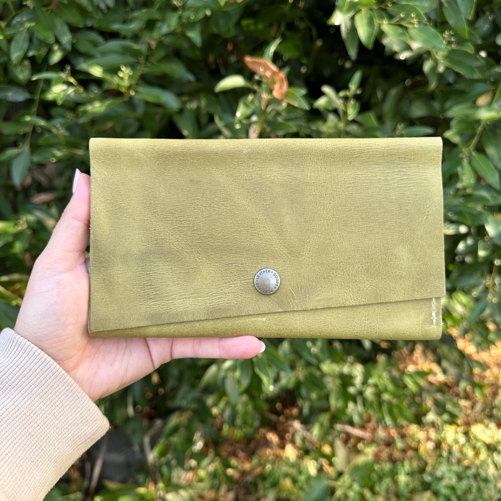 ANJOU! 🍐 NWT: Rancher Wallet (Portland Leather Goods)